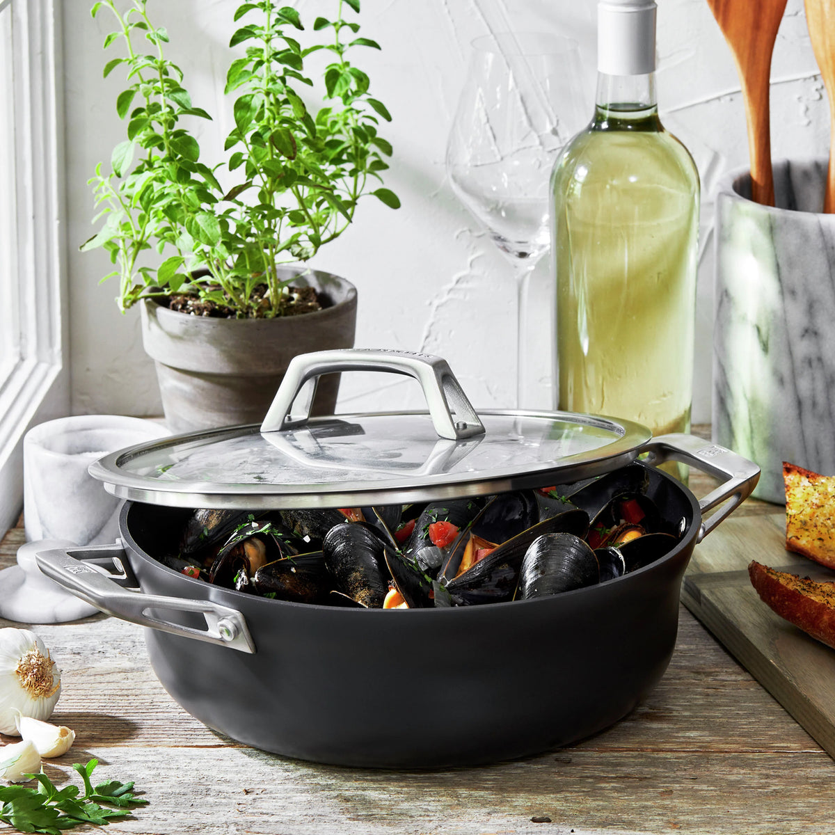 4 Qt Aluminum Hard Anodized Non-Stick Chef's Pan Z3037