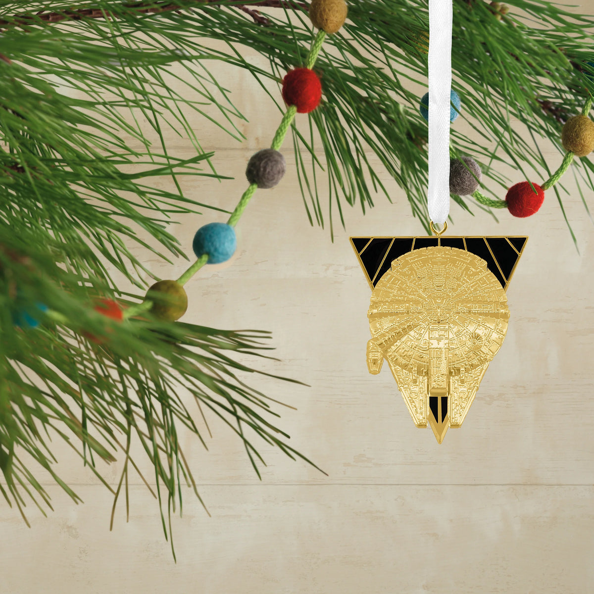 Star Wars Millennium Falcon Metal Ornament Q67441