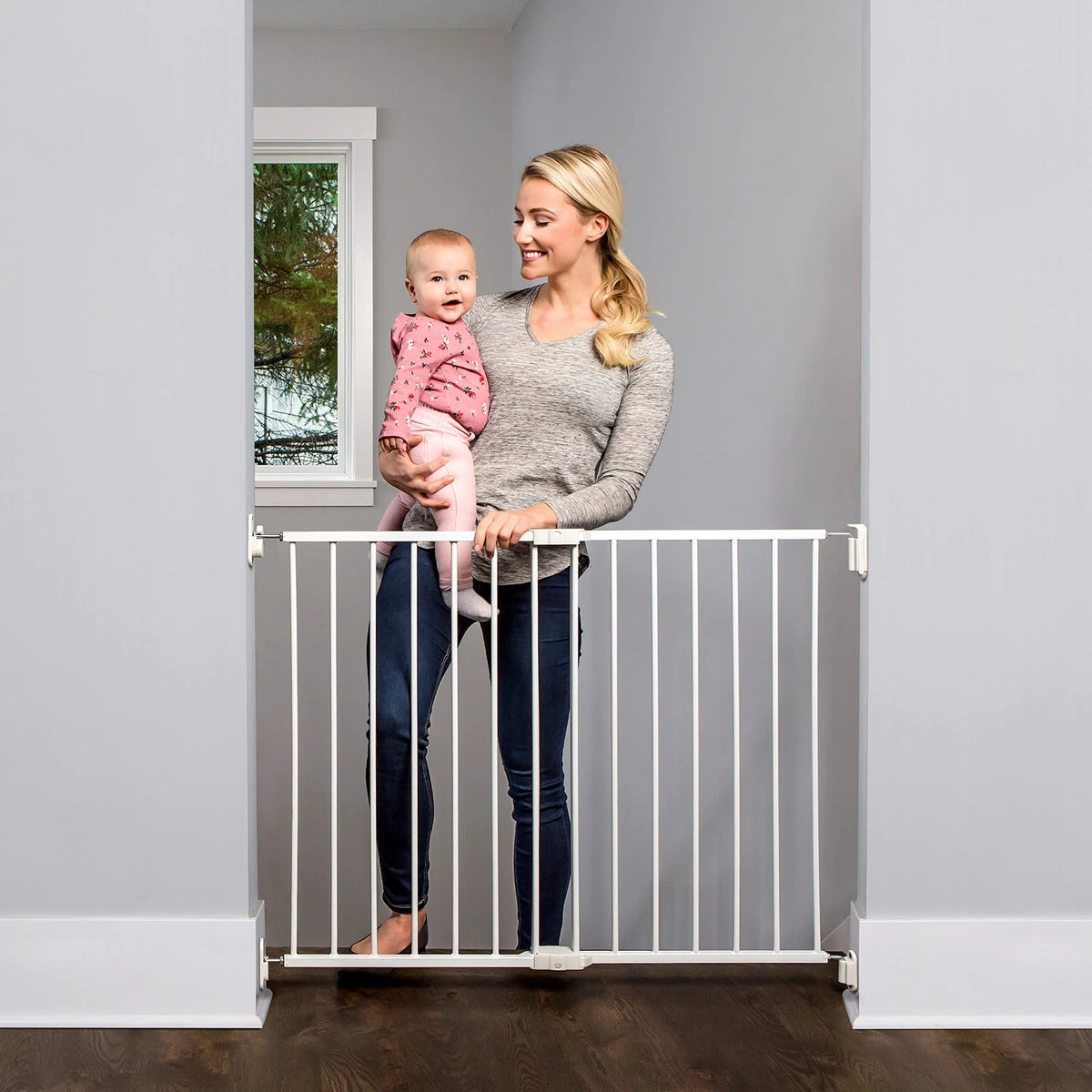 Extra Wide 2-in-1 Baby Safety Gate with Mounting Kit Q567744