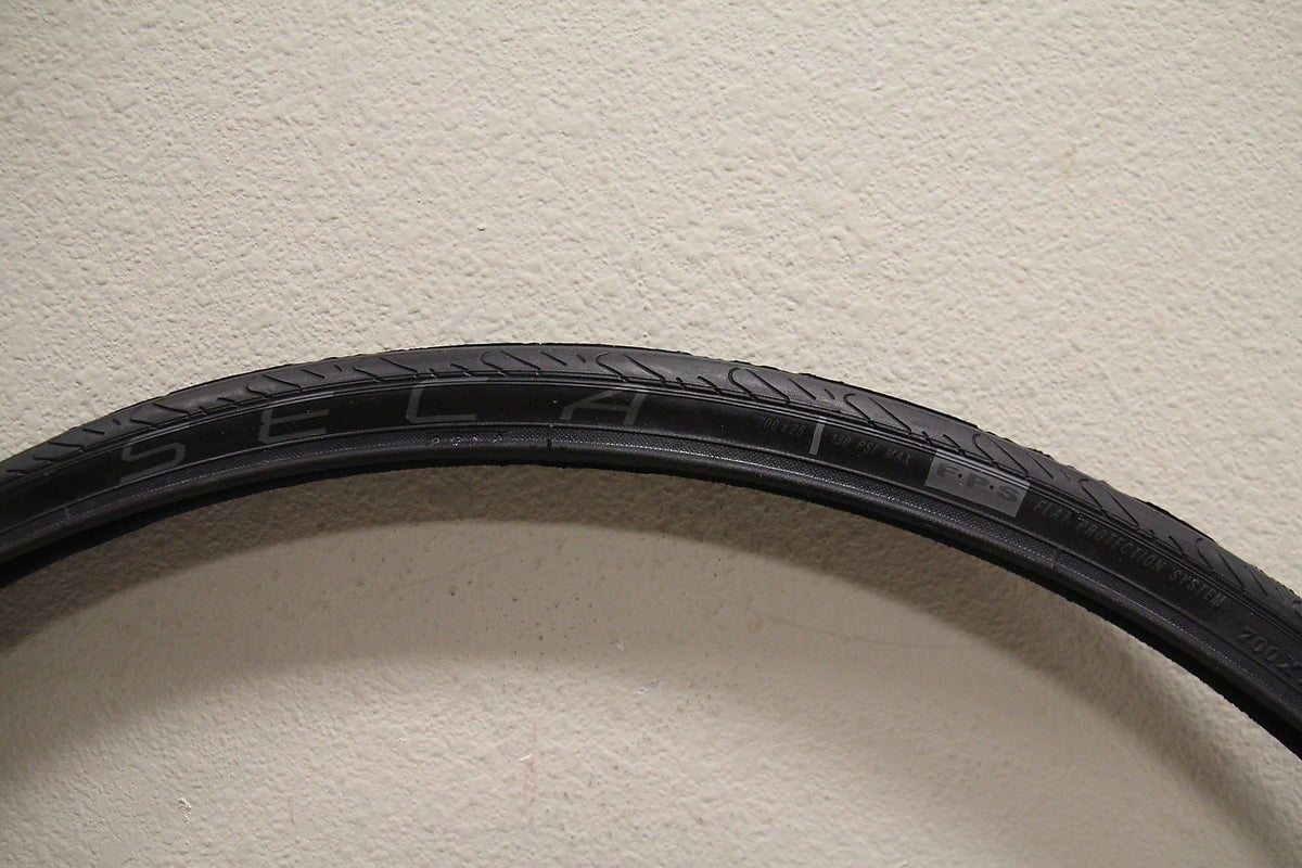 Black 700x25 Road Tire X682449