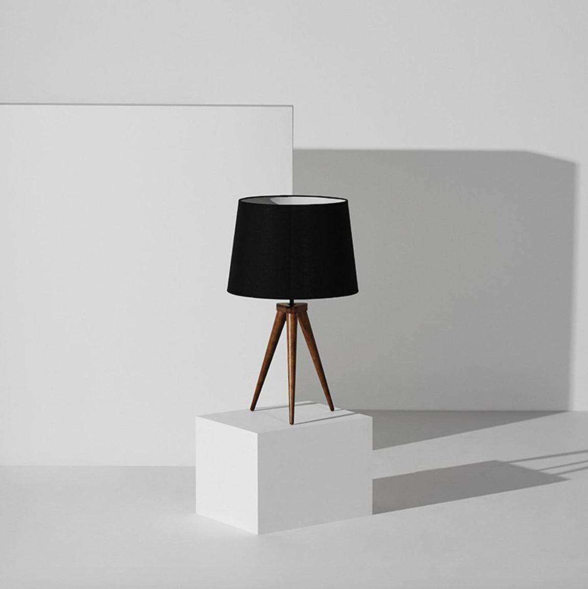 Black Table Lighting P685