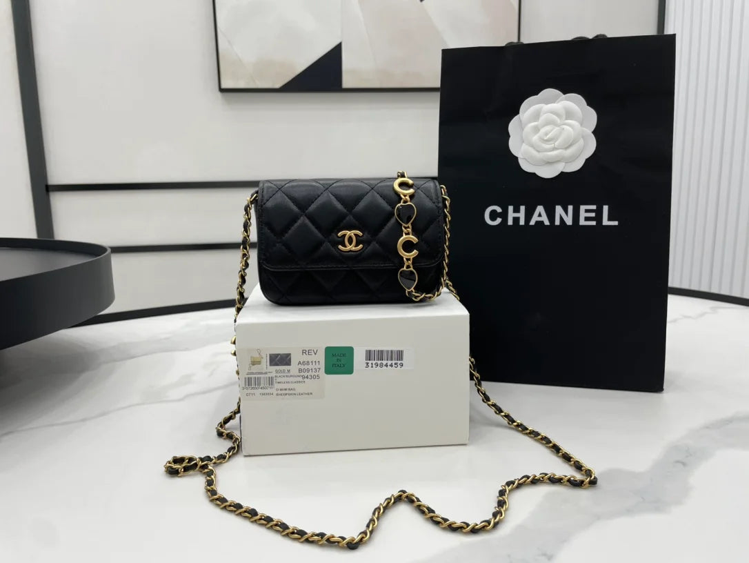 Black Mini Flap Bag O456
