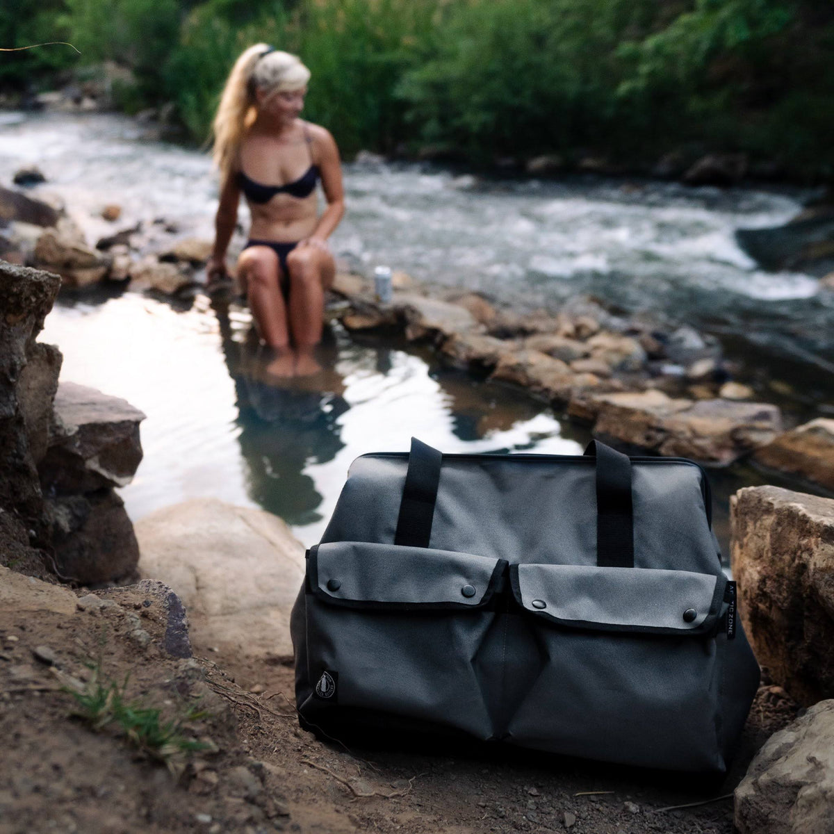 50 Can Insulated Picnic Satchel Gray E97807