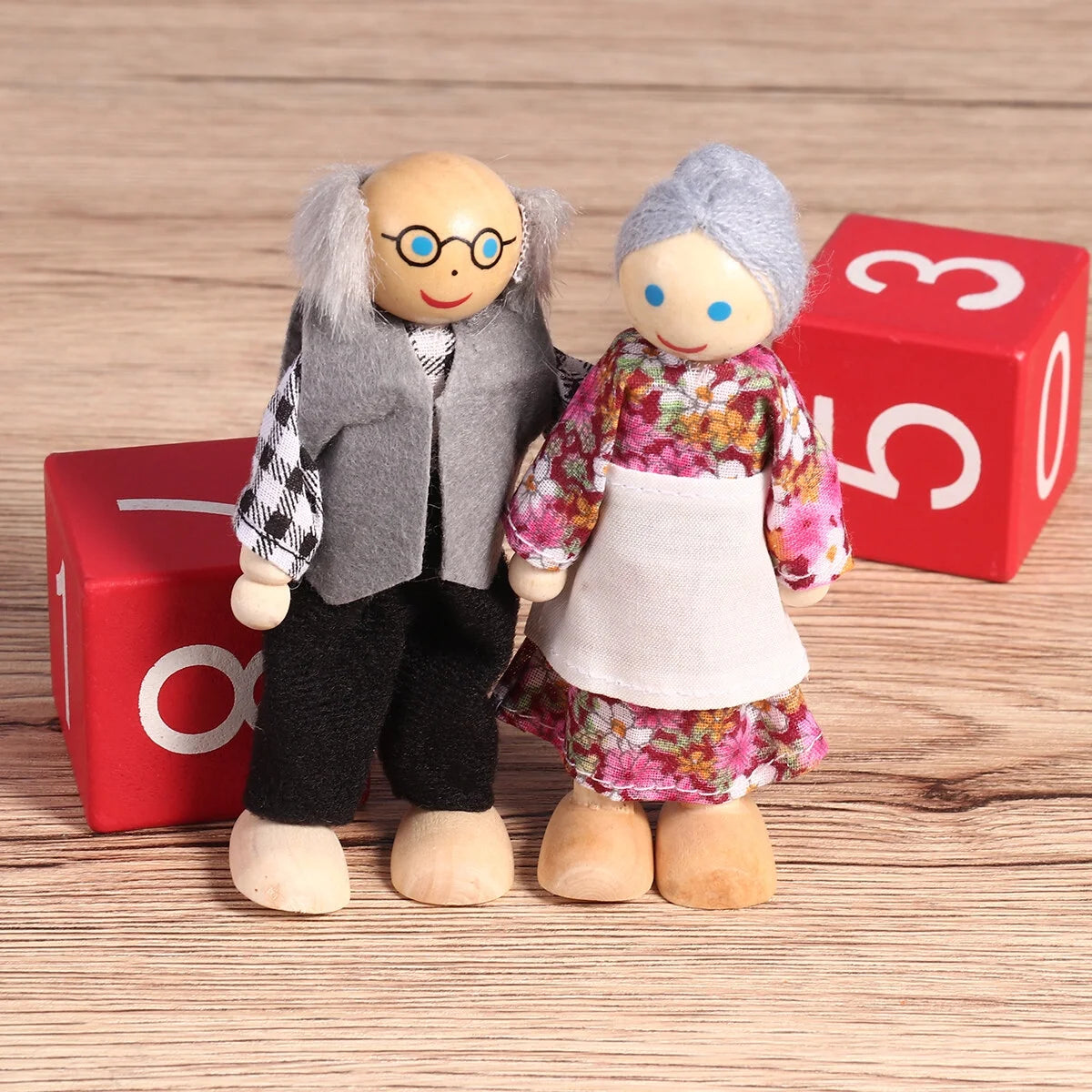7 Pieces Wooden Dollhouse Family Set Mini People Figures X6485