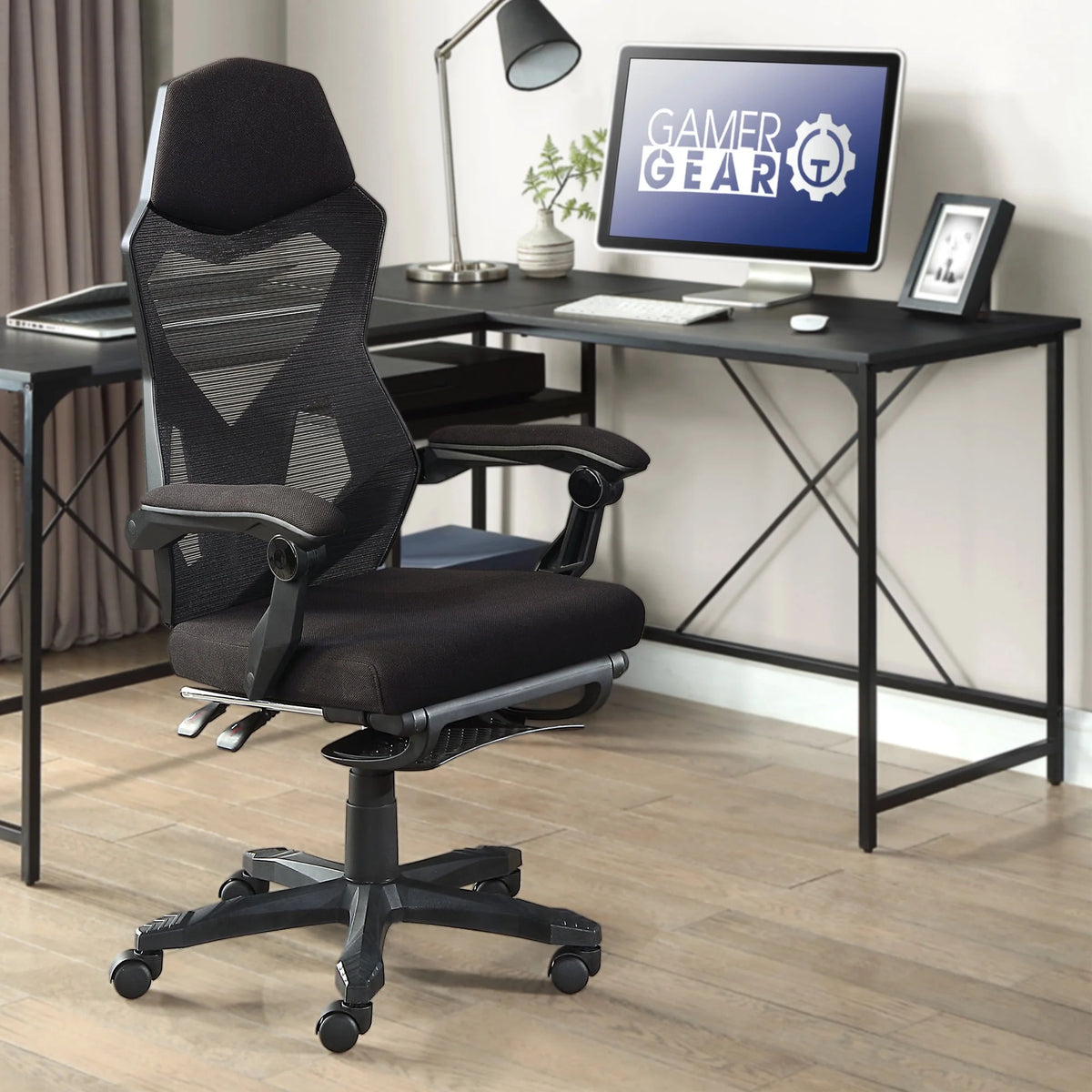 Black Fabric Gaming Office Chair with Extendable Leg Rest Q46634