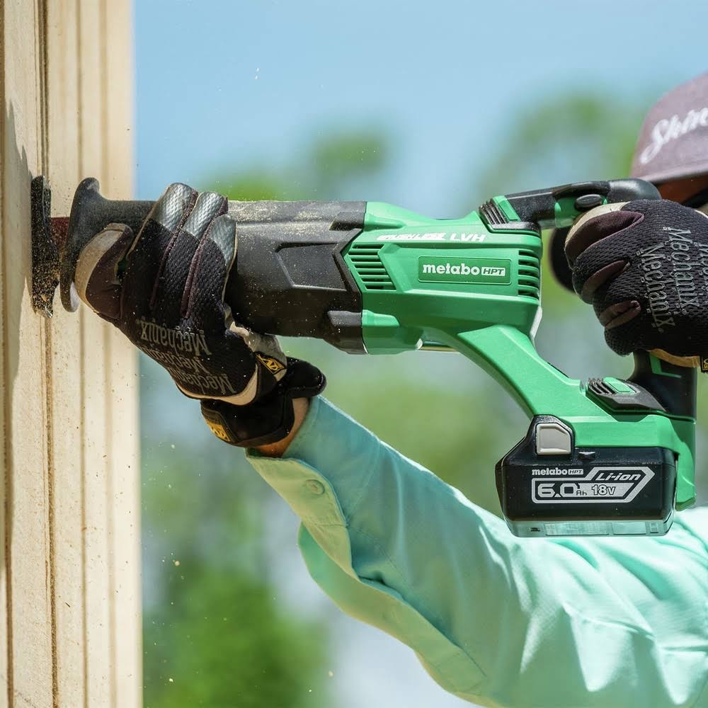 18V Brushless Reciprocating Saw D138