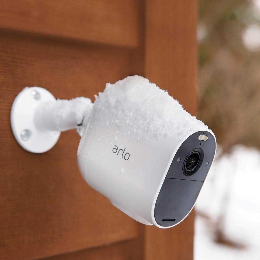Essential XL Spotlight Camera P65259