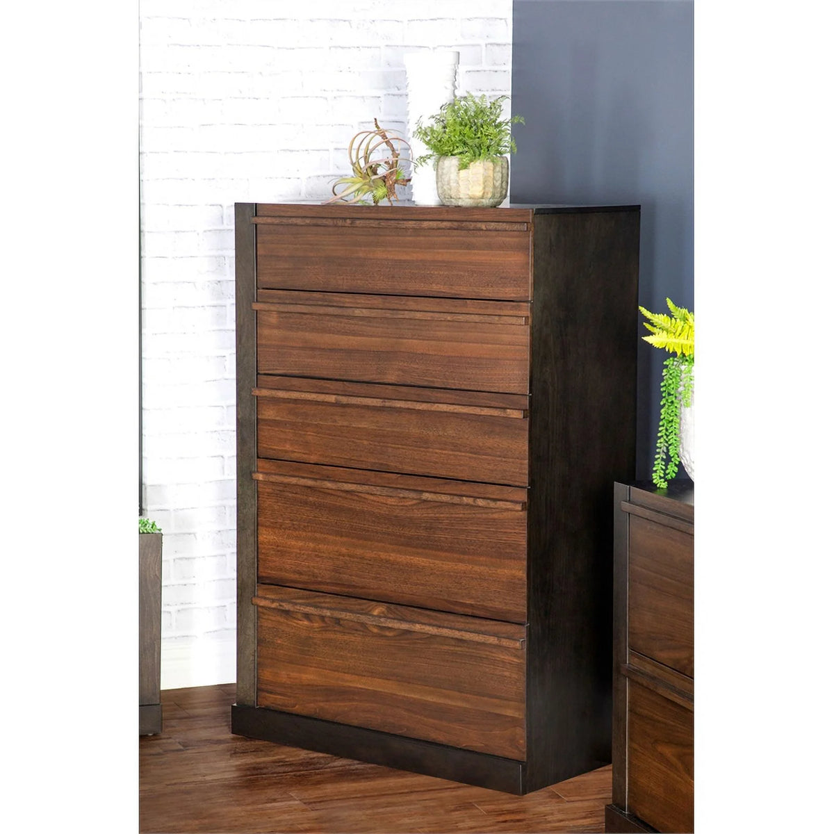 Contemporary Wood 5-Drawer Rectangular Chest in Walnut Q44979