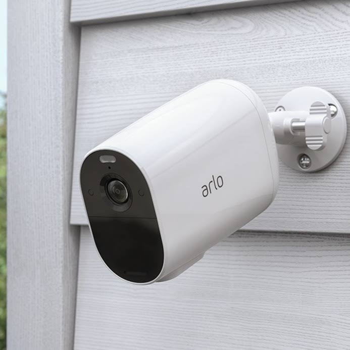 Essential XL Spotlight Camera P65259